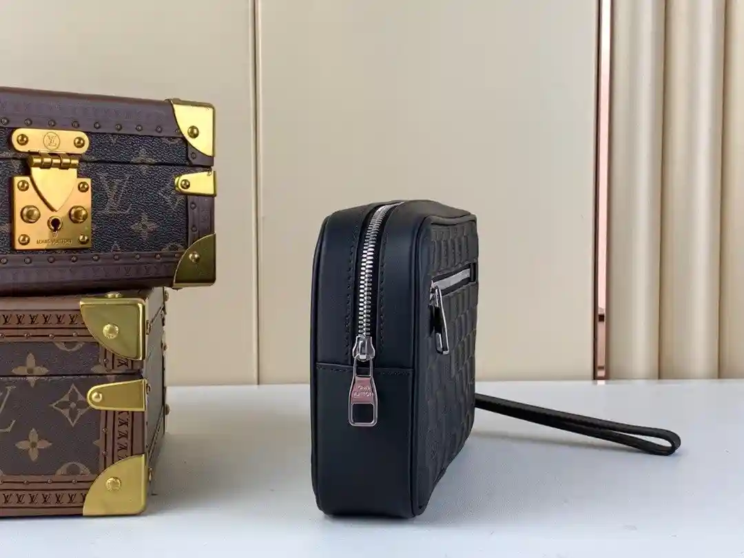 Replica Designer Bags | Louis Vuitton LV Capucines BB White Super Fake Handbags 27x18x9cm