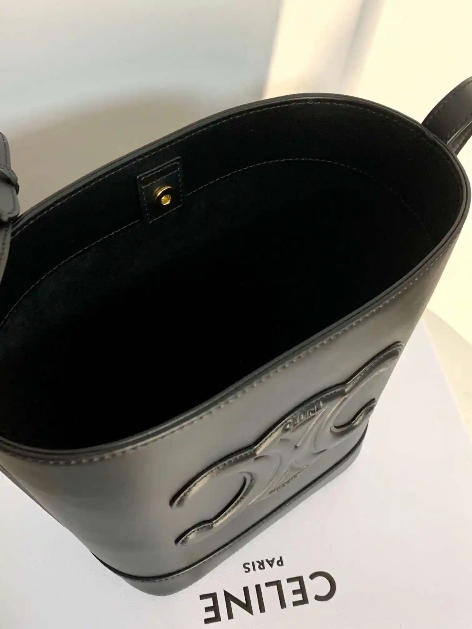 Tui Celine Small Bucket Cuir Triomphe Mau Den Sieu Cap Dang Xo 30x22x12cm 1