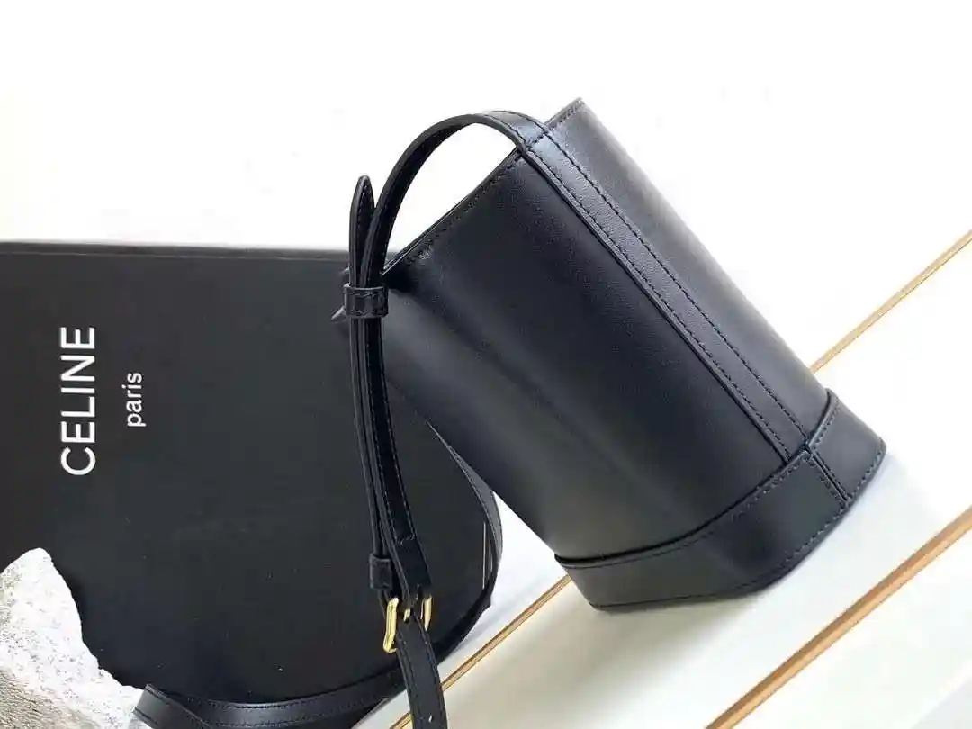 Tui Celine Small Bucket Cuir Triomphe Mini Mau Den Dang Xo 2